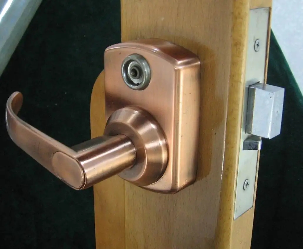 How to choose safe and durable locks?